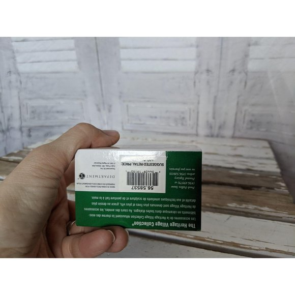 Dept 56 Bob Cratchit And Tiny Tim 58537 Dickens Vi - Picture 4 of 4